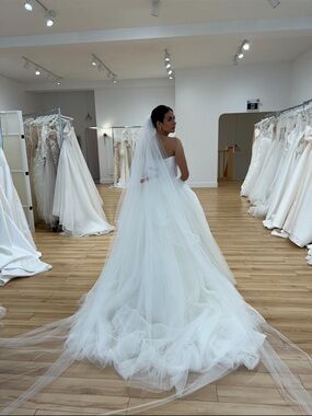 Long Veil - Liz Martinez Bridal